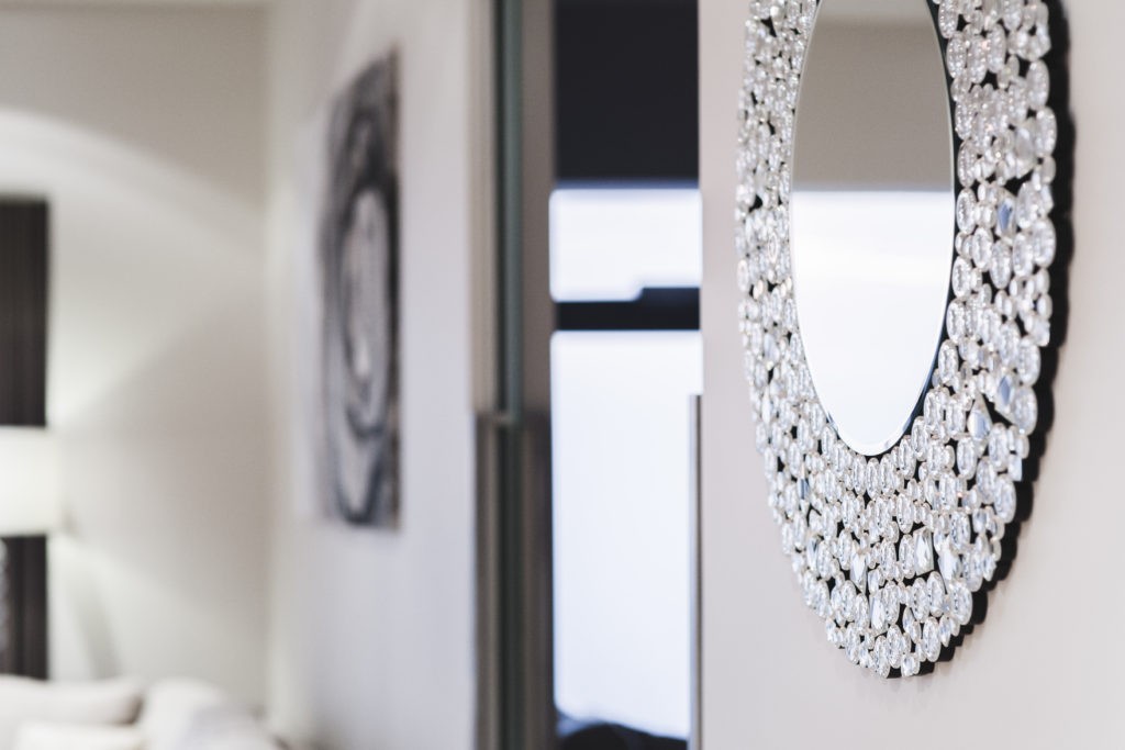 kaboompics-com_luxury-mirror-on-the-wall